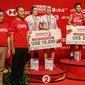 Supranoto (CEO Astra International - Daihatsu Sales Operation), Tetsuo Miura (Presiden Direktur Astra Daihatsu Motor) bersama Runner Up Ganda Putri, Maiken Fruergaard - Sara Thygesen dan sang juara Greysia Polii dan Apriyani Rahayu