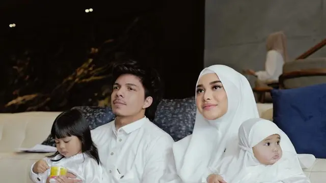 Potret Pelepasan Haji Aurel Hermansyah dan Atta Halilintar