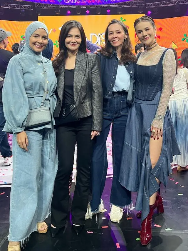 Cut Tary, Zaskia Adya Mecca, dan Meisya Siregar Para Ibu Hadir Dukung Putri Mereka di Final Gadis Sampul 2024.