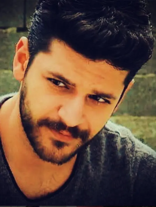 Elif Season 2 sedang tayang di stasiun televisi Kanal 7 Turki. Sedangkan di Indonesia, serial ini baru akan direncanakan tayang pada Januari 2016 mendatang di SCTV. (Via Instagram/@emre.kvlcm)