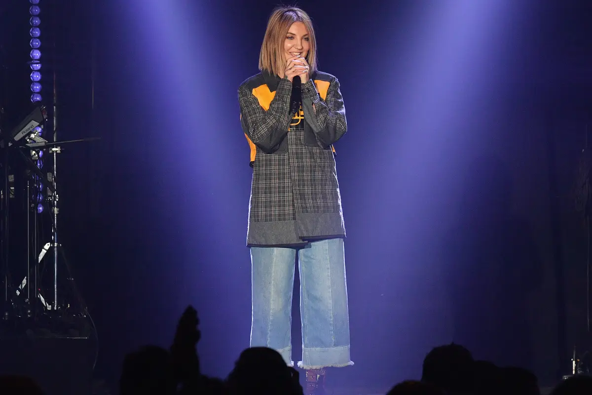 [Bintang] Lirik Lagu Julia Michaels feat Trippie Redd, Jump