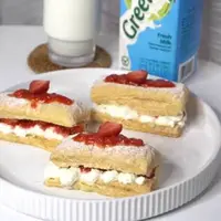 Strawberry Napoleons ala @mayfitkitchen foto: dok. Greenfields Indonesia