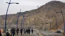Anggota pasukan keamanan Maroko berkumpul di lokasi bentrokan dekat Fnideq, di perbatasan Maroko-Spanyol, Jumat, 31 Juli 2026. (AFP/  Abdel Majid Bziouat)