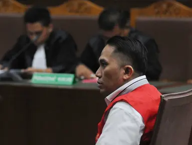 Mantan anggota DPR RI, anak dari Hamzah Haz, Fanny Safriansyah alias Ivan Haz menjalani sidang perdana, Jakarta, Rabu (8/6). Ivan diduga melakukan penganiayaan terhadap pembantunya. (Liputan6.com/Helmi Afandi)