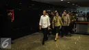 Presiden Joko Widodo didampingi Menkeu Sri Mulyani mendatangi Kantor Pusat Direktorat Jendral Pajak, Jumat (30/9). Kedatangan Jokowi merupakan sidak untuk mengetahui kinerja perpajakan. (Liputan6.com/Faizal Fanani)