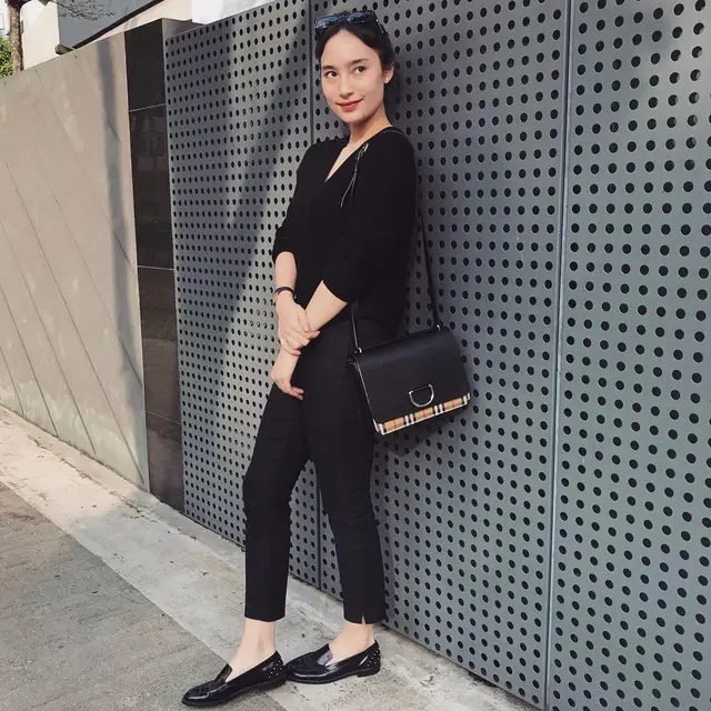 7 Gaya Kasual Tatjana Saphira, Jadi 'Pelakor' di The World of The Married Versi Indonesia