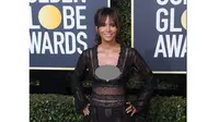 Halle Berry tampil seksi (Foto: Hollywoodlife.com)