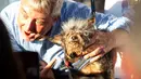 Scamp the Tramp dinobatkan sebagai pemenang kontes Anjing Terjelek di Dunia atau World's Ugliest Dog di Petaluma, California, AS pada 21 Juni 2019. Tramp berhak mendapatkan trofi dan juga uang senilai US$1.500 (sekitar Rp21 juta) untuk kemudian disumbangkan ke penampungan binatang. (AP/Noah Berger)