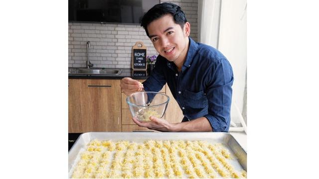 Lebih Nyaman Jadi Chef, Ini 7 Pesona Nicky Tirta Saat Berada di Dapur