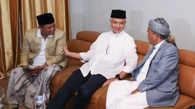 Bakal Calon Presiden Ganjar Pranowo menyambangi Pondok Pesantren Miftahul Huda di Manonjaya, Tasikmalaya. (Istimewa)