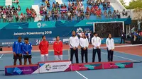 Christopher Rungkat dan Aldilla Sutjiadi meraih emas dari nomor ganda campuran tenis Asian Games 2018. (Bola.com/Riskha Prasetya)