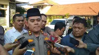 Kapolresta Cirebon Roland Ronaldy mengakui ada penangkapan dua warga oleh Polda Jabar di wilayah hukumnya. Foto (Liputan6.com / Panji Prayitno)