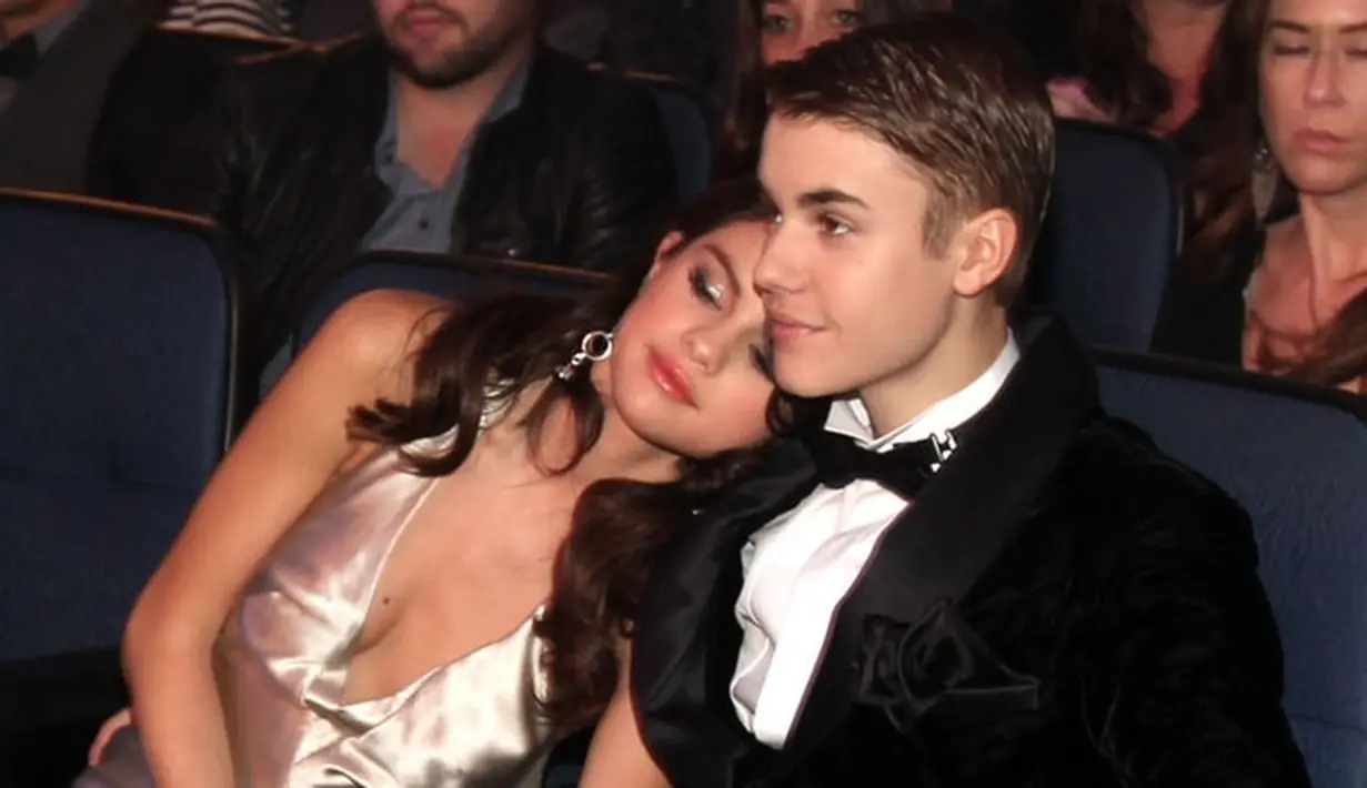 Sementara itu, hubungannya dengan Justin Bieber pun kian membaik dan mereka berdua terlihat lebih dekat dari sebelumnya. (Life&Style)