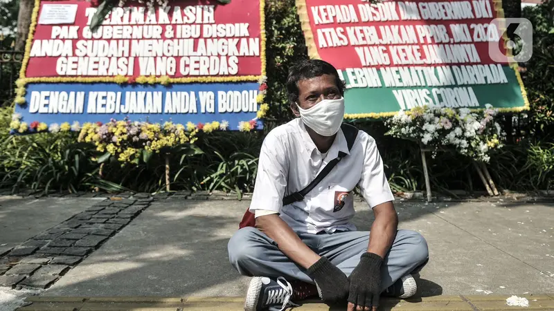 Orang Tua Murid Kirim Karangan Bunga ke Balai Kota