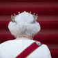 Dalam file foto 24 Juni 2015 ini, Ratu Inggris Elizabeth II tiba untuk makan malam resmi kenegaraan, di depan kediaman Presiden Jerman Joachim Gauck Istana Bellevue di Berlin. (AP Photo/Markus Schreiber, File)