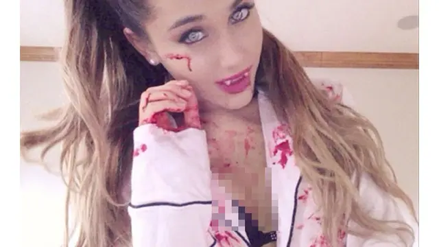 Ariana grande tampil sebagai vampir seksi