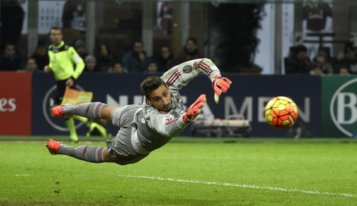 Gianluigi Donnarumma melakukan debut untuk AC Milan saat berusia 16 tahun 8 bulan. Ini adalah musim keduanya tampil tampil menjaga mistar AC Milan. (AFP/Olivier Morin)