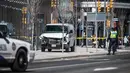 Kondisi sebuah van setelah menabrak para pejalan kaki di persimpangan utama di pinggiran utara Toronto, Kanada, Senin (23/4). Polisi belum memberikan keterangan apakah ini serangan atau murni kecelakaan. (Aaron Vincent Elkaim/The Canadian Press via AP)