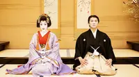 7 Potret Syahrini dan Reino Barack Rayakan Anniversary, Berbusana Tradisional Jepang