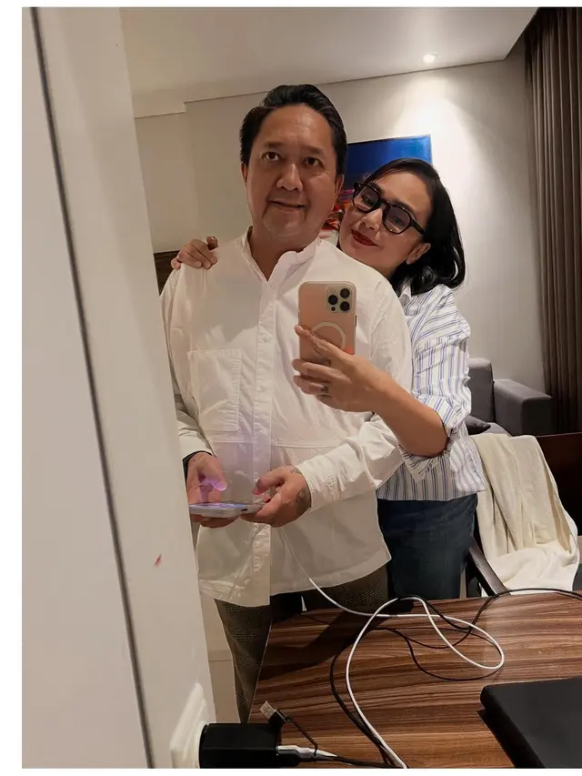 6 Potret Mesra Feby Febiola dan Franky Sihombing, Beri Pesan Manis di Ultah Suami