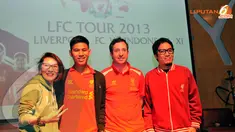Guna menyemarakkan dan mempromosikan kegiatan tersebut, salah satu legenda Liverpool, Robbie Fowler hadir dan menyempatkan diri berkunjung ke studio SCTV. Selain melakukan sesi wawancara, Fowler juga bertemu dengan fans.(liputan6.com/Helmi Fithriansyah)