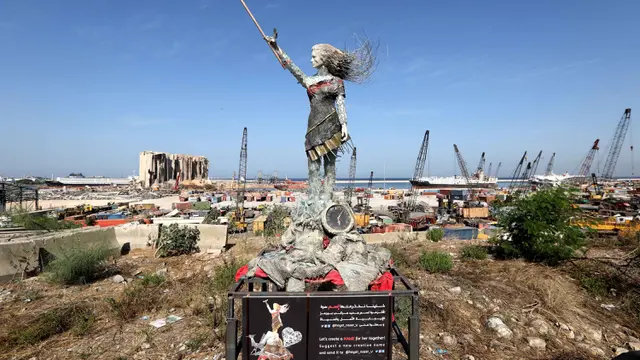 Patung Perempuan di Lebanon