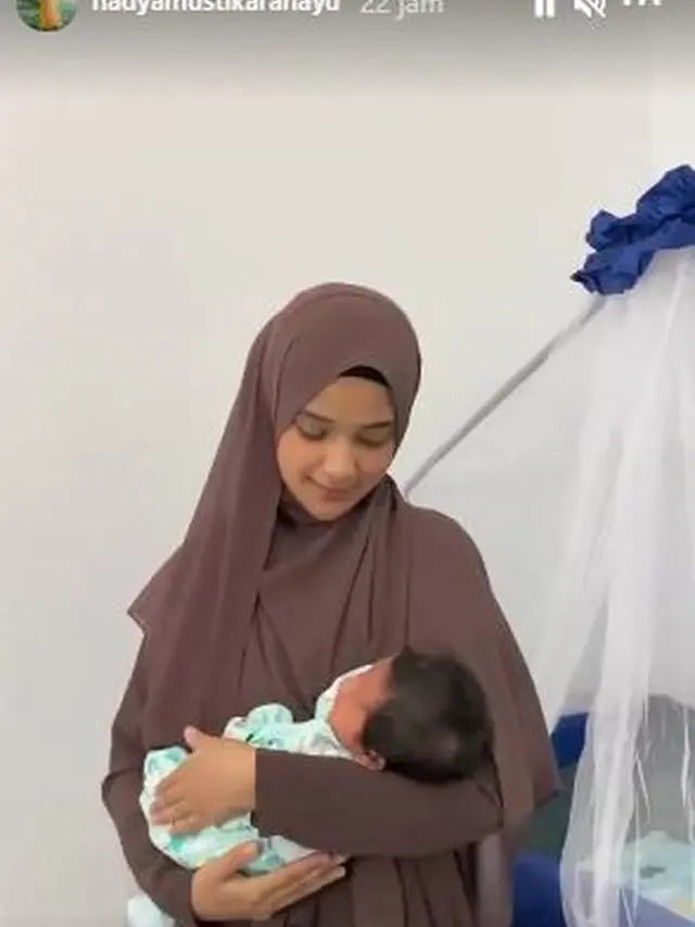 Sudah Bisa Bertemu Sang Anak, Ini 6 Potret Nadya Mustika Momong Buah Hati