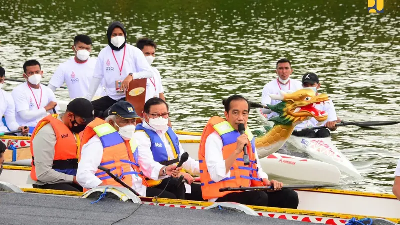 Presiden Jokowi meresmikan Bendungan Ladongi di Kabupaten Kolaka Timur, Provinsi Sulawesi Tenggara, Selasa (28/12/2021).