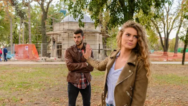 Cemburu pasangan dekat dengan yang lain