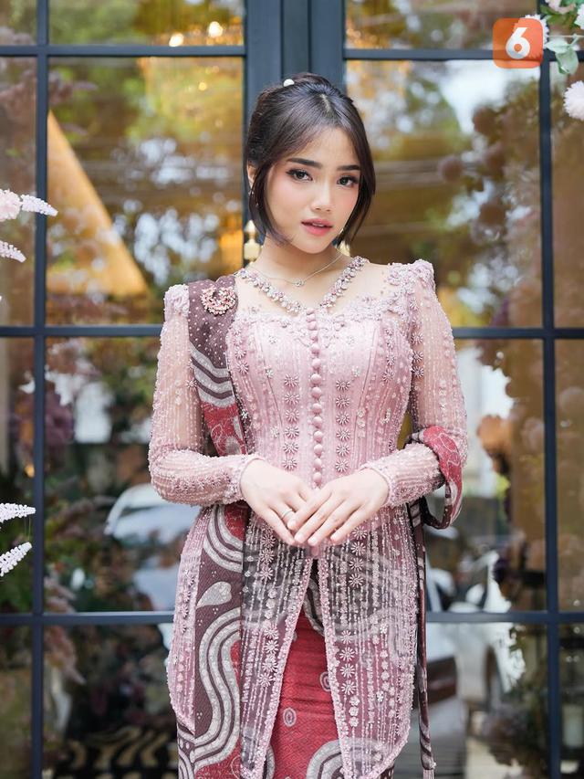 Potret Fuji di Pertunangan Frans Faisal Sang Kakak (credit: instagram/fuji_an)