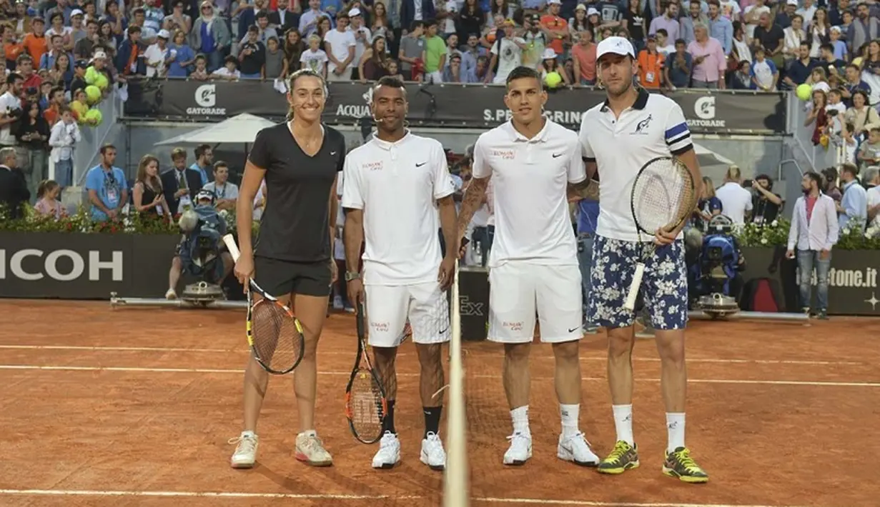 Ashley Cole dan Caroline Garcia bertanding melawan Leandro Paredes dan Luca Vanni. (www.asroma.it)