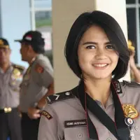 Kira-kira apa hayo pekerjaan yang pas buat Bripda Ismi Aisyah, selain jadi polisi? Nomor satu jadi ibu rumah tangga! (Foto: Instagram)