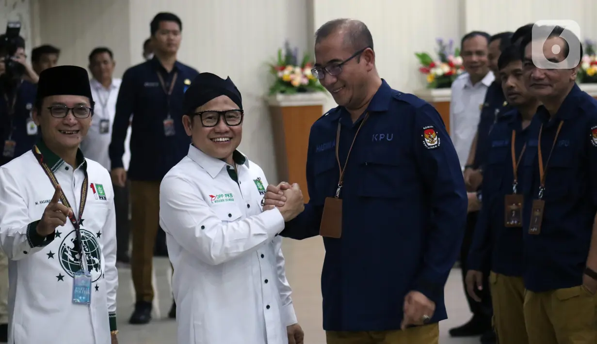 Keduanya langsung saling bersalam komando. (Liputan6.com/Helmi Fithriansyah)