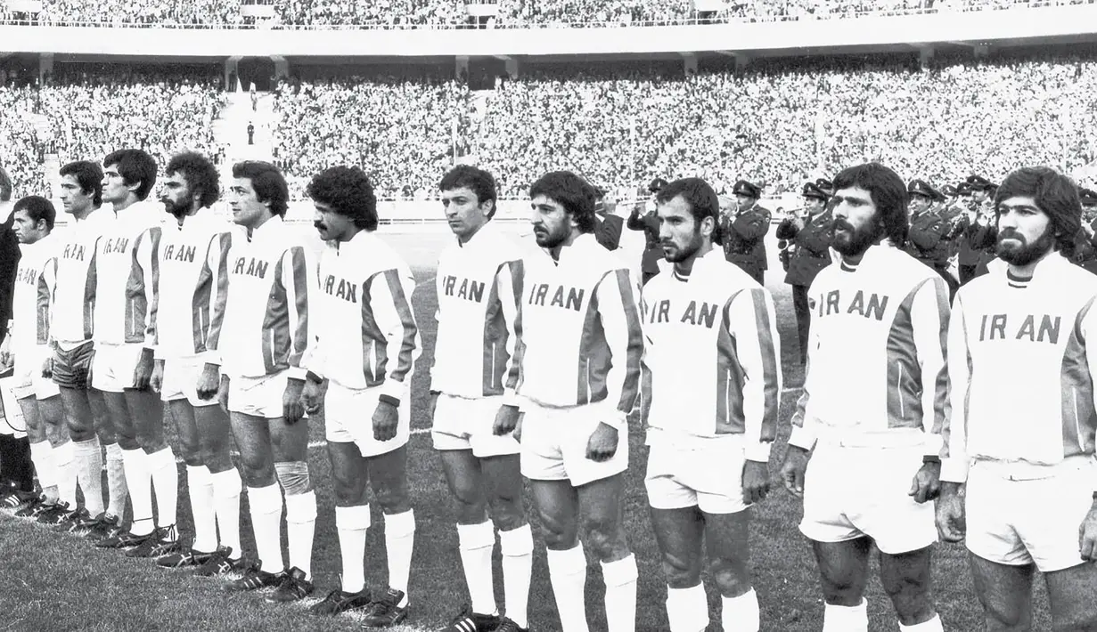 Pada edisi ke-4 Piala Asia pada tahun 1968 yang menjadi edisi terakhir diterapkan sistem round Robin dan diikuti oleh 5 negara, giliran Iran yang sukses menjadi juara di depan publik sendiri. Pada edisi ke-6 Piala Asia tahun 1976, Iran kembali menjadi juara saat berstatus tuan rumah. Pada partai final Iran mengalahkan Kuwait dengan skor 1-0. (the-afc.com)
