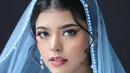 Lihat detail makeup Jharna Bhagwani untuk acara pengajian jelang pernikahannya. Tampil dengan outfit serba biru, penampilannya di momen ini dimiripkan dengan Princess Jasmine. [Foto: Instagram/jharnabhagwani]