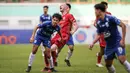 <p>Reaksi kesakitan pemain Persija Jakarta, Michael Krmencik ketika kakinya diinjak oleh pemain PSIS Semarang, M Luthfi Kamal pada laga lanjutan BRI Liga 1 2022/2023 di Stadion Wibawa Mukti, Cikarang, Kamis (16/03/2023). (Bola.com/Bagaskara Lazuardi)</p>