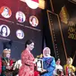 Wulan Tilaar raih penghargaan ASEAN Outstanding Women Entrepreneur di AWEN Award 2023. (dok. Puspita Martha International Beauty School)