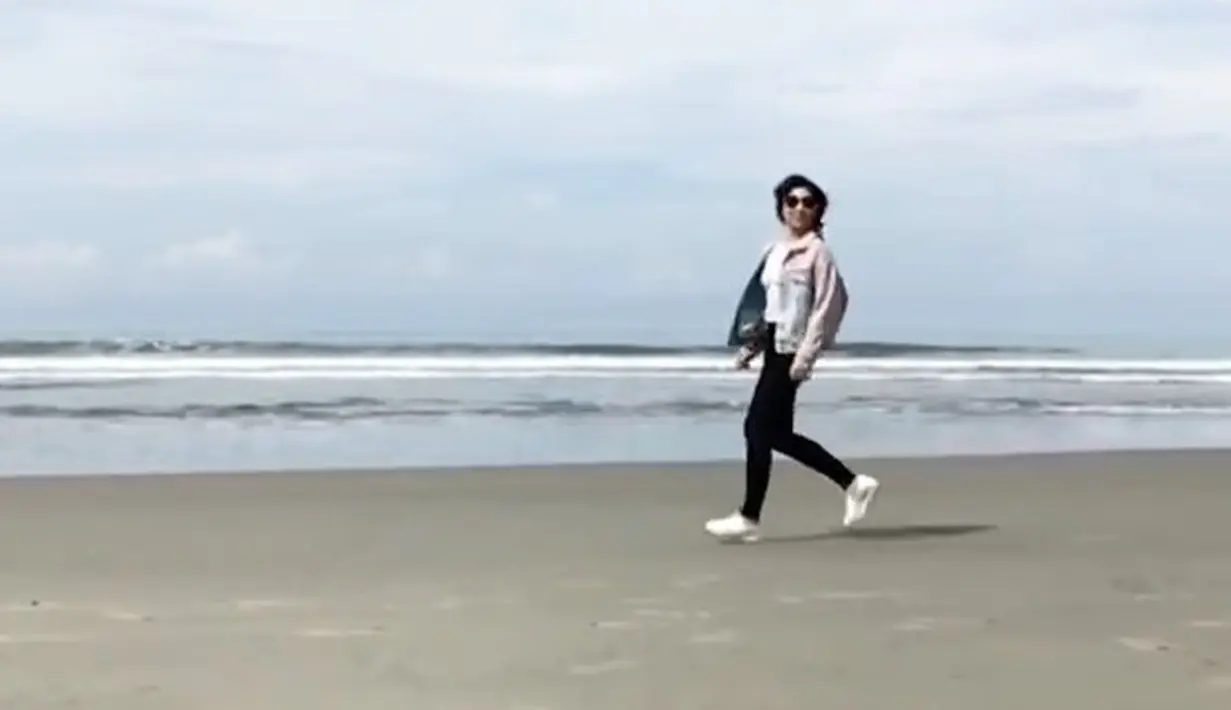 Bicara soal penampilan, Isyana Sarasvati menyadari profesinya sebagai figure publik yang pastinya tidak ingin mengecewakan para penggemar selalu memerhatikan penampilannya. (Instagram/isyanasarasvati)