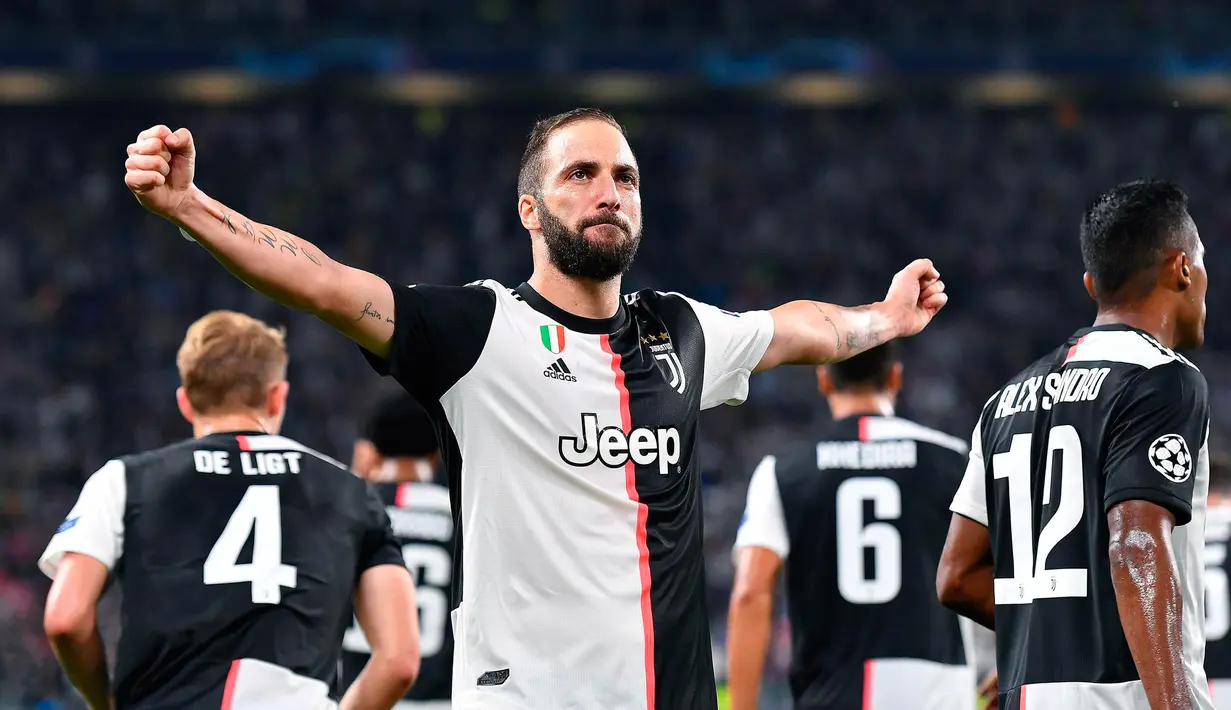 Pemain Juventus Gonzalo Higuain melakukan selebrasi usai mencetak gol ke gawang Bayer Leverkusen pada matchday kedua Liga Champions di Allianz Stadium, Turin, Italia, Selasa (1/10/2019). Juventus menghajar Bayer Leverkusen 3-0. (Alessandro Di Marco/ANSA via AP)