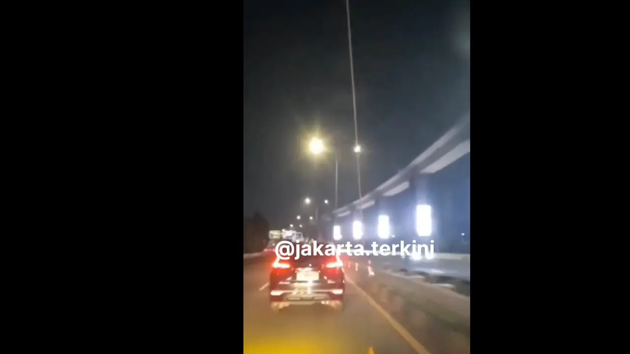 Pengemudi Mobil Dinas Menghalangi Mobil Ambulans yang Sedang Membawa Pasien Kode Merah