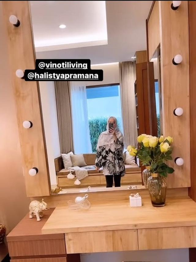 Kamar Cut Meyriska dan Roger Danuarta