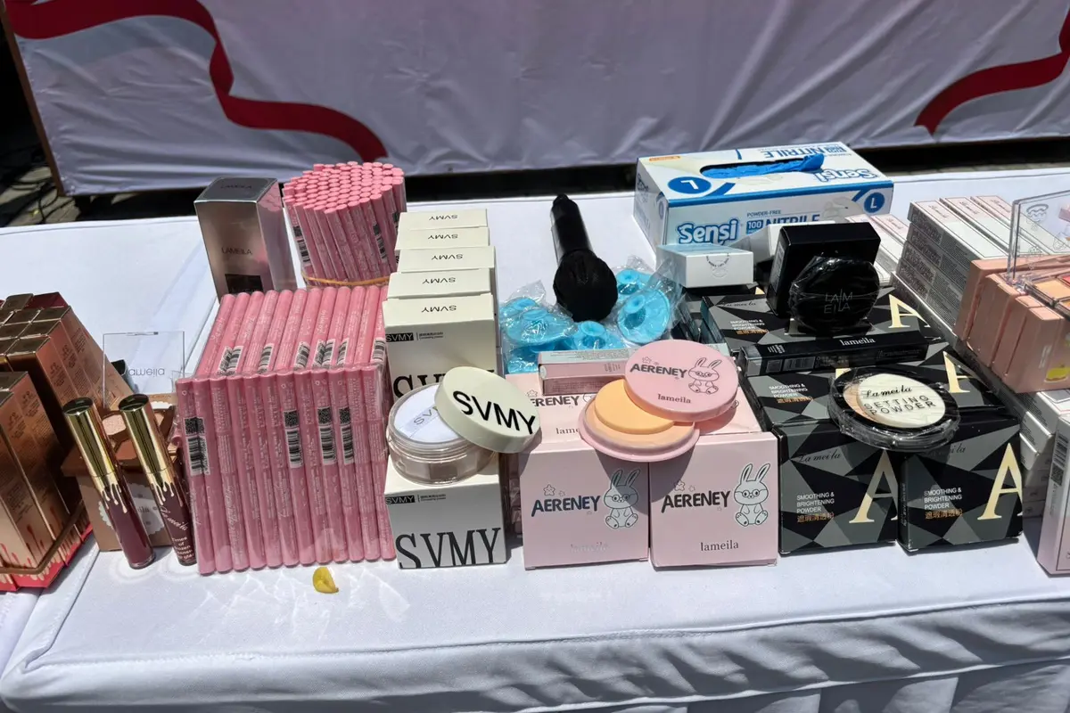 Badan Pengawas Obat dan Makanan (BPOM) membeberkan sejumlah nama produk kosmetik ilegal yang berhasil disita.