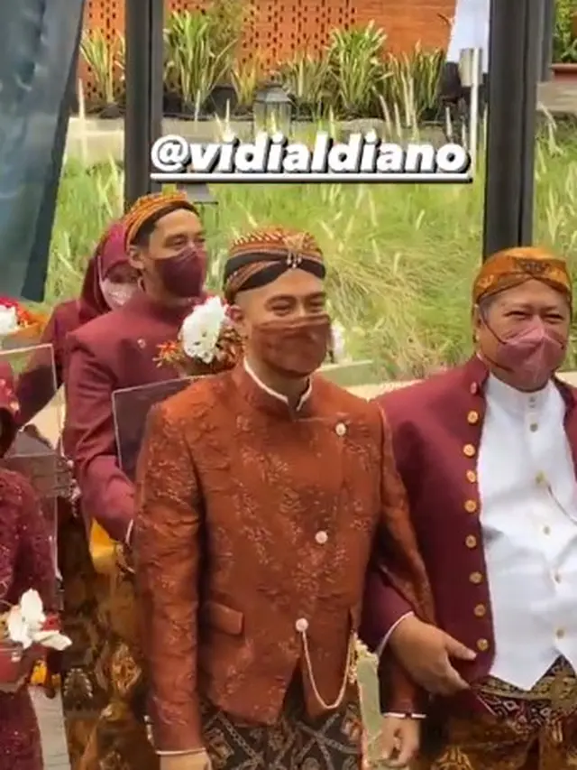 6 Momen Lamaran Vidi Aldiano dan Sheila Dara, Usung Adat Jawa