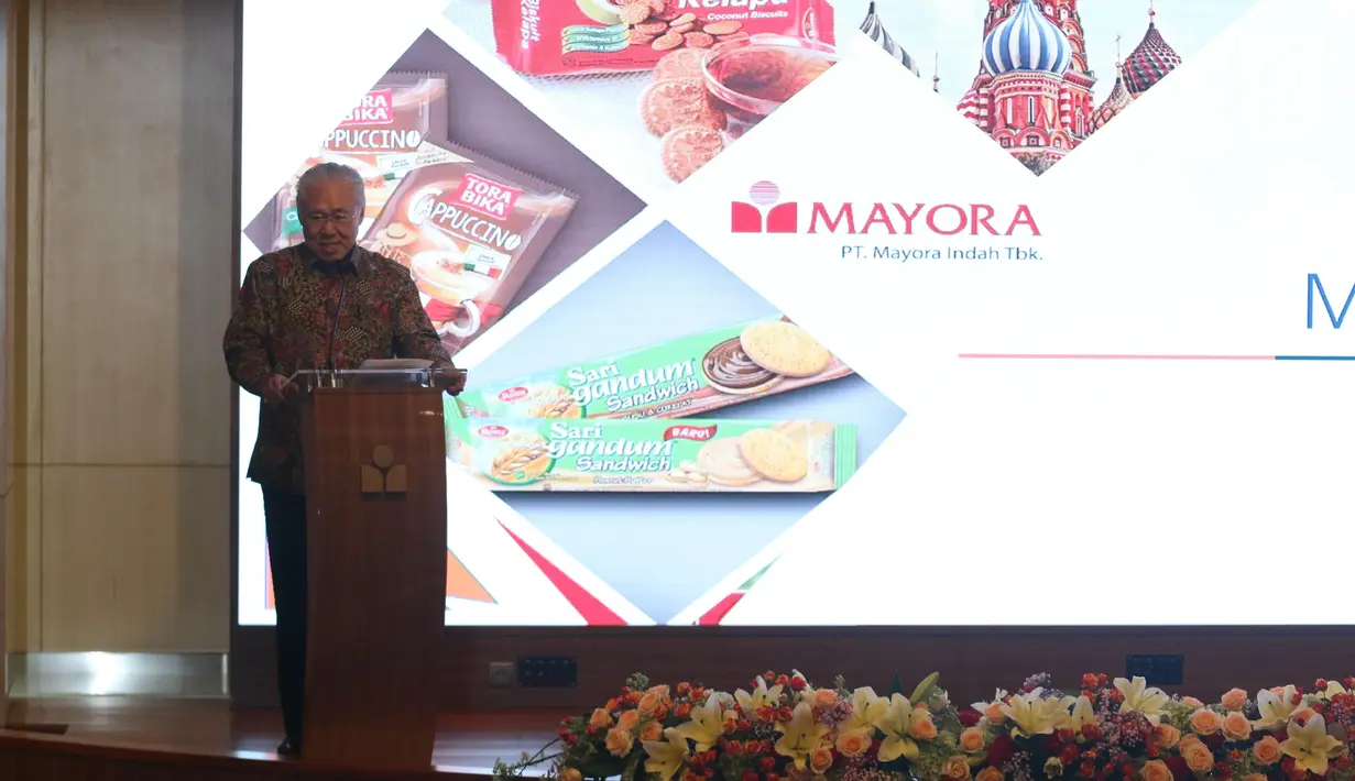Menteri Perdagangan RI Enggartiasto Lukita memberi sambutan saat konferensi pers di Jakarta, Selasa (6/2). Mayora Group memperkuat merek dagangnya di Rusia melalui produk Torabika Cappuccino. (Liputan6.com/Angga Yuniar)