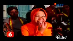 Wali Kota Surabaya Tri Rismaharini kembali mendapatkan penghargaan. Kali ini datang dari Keraton Surakarta yang menganugerahi gelar kebangsawanan Kanjeng Mas Ayu dalam acara wisuda yang berlangsung sederhana di Sasana Handrawina, Rabu (4/3).