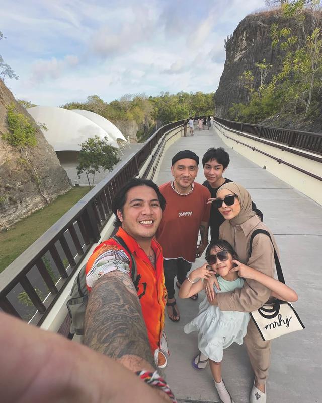 6 Potret Nando Helmy, anak Gary Iskak yang eksis jadi aktor muda