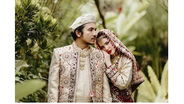 8 Potret Mesra Komo Ricky dan Istri, Umumkan Kehamilan Setelah 3 Tahun Menanti