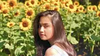 Syifa Hadju, perempuan kelahiran 13 Juli 2000 ini gaya penampilannya selalu menarik untuk diikuti. Seperti saat ia berkunjung ke taman bunga matahari. Meski tampil natural, tapi penampilan Syifa Hadju ini tetap cantik menawan. (Liputan6.com/IG/@syifahadjureal)