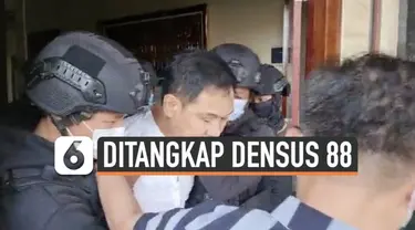 Pengacara Rizieq Shihab, Munarman, ditangkap satuan Densus 88/Antiteror Selasa (27/4) sore. Penangkapan terkait dugaan kejahatan terorisme.