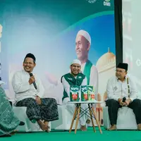 Fadil Jaidi berpartisipasi dalam Gerakan Masjid Bersih. ©Wipol